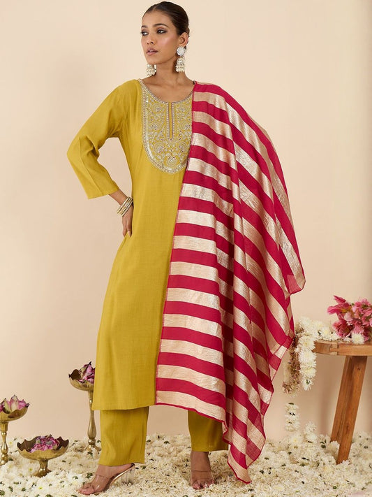 Women Ethnic Motifs Embroidered Regular Thread Work Kurta with Trousers & With Dupatta