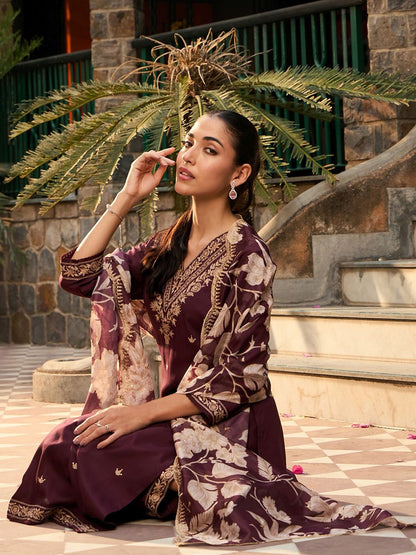 Dhiyona IE V Neck Ethnic Motifs Embroidered Regular Thread Work Kurta Set