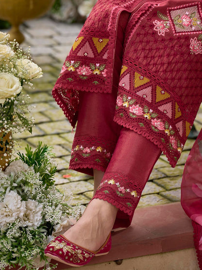 Women Floral Embroidered Regular Thread Work Kurta with Trousers & With Dupatta