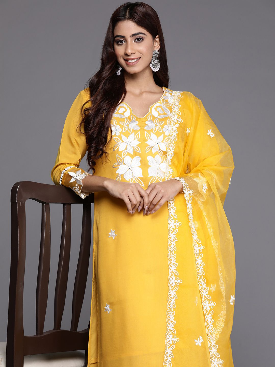 Dhiyona IE Women Floral Embroidered Regular Thread Work Kurta with Trousers & Dupatta