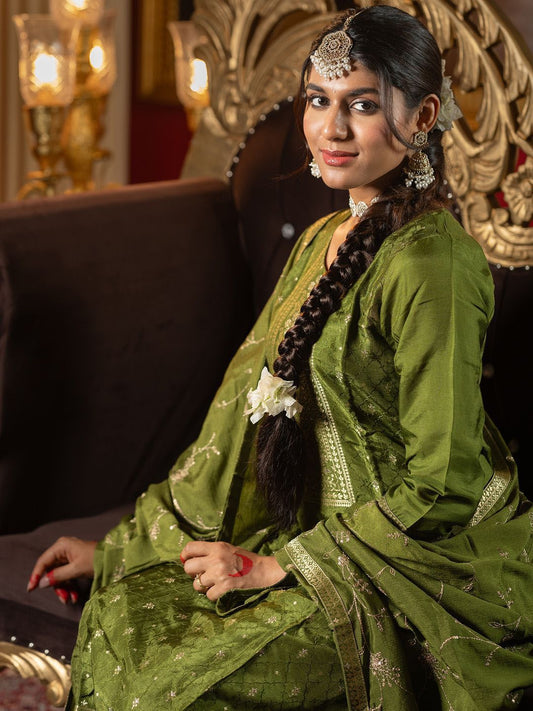 Embroidered Regular Round Neck Straight Kurta With Trousers & Dupatta