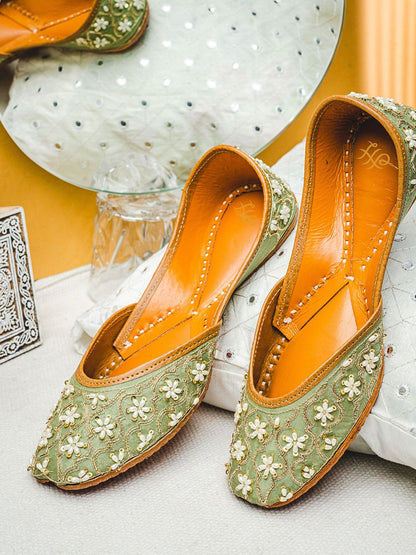 Dhiyona HOP Embellished Ethnic Mojaris