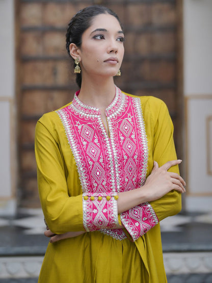 Dhiyona IE Women Ethnic Motifs Embroidered Pleated Mirror Work Kurta with Trousers