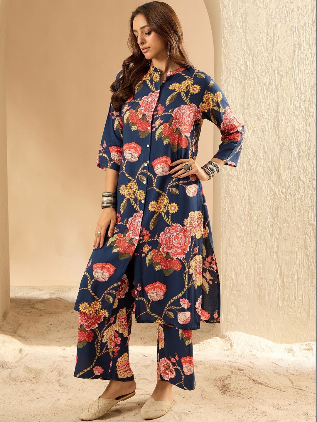 Women Floral Printed Regular Kurta with Trousers