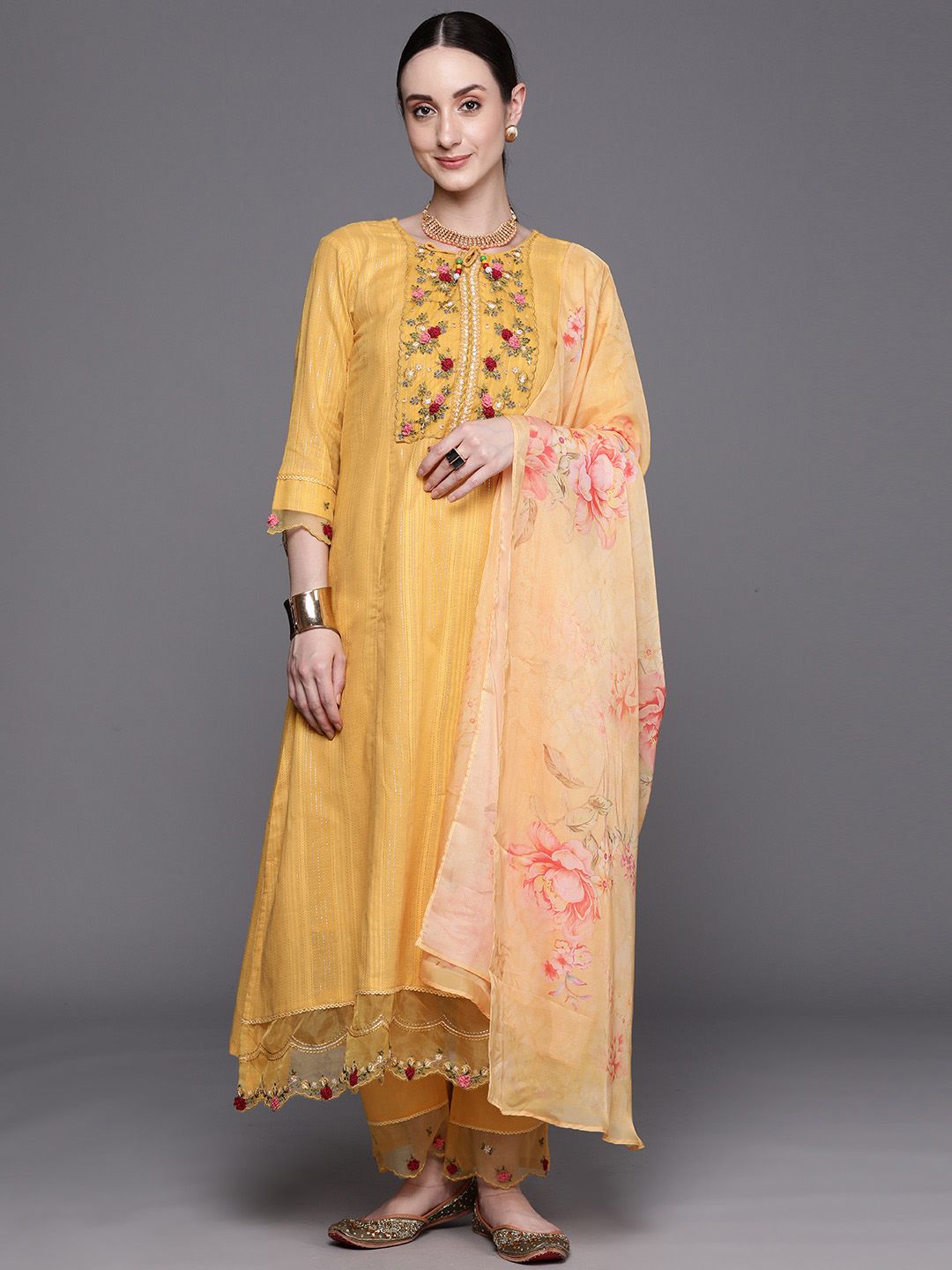 Floral Embroidered Regular Thread Work Pure Cotton Kurta With Trousers & Dupatta