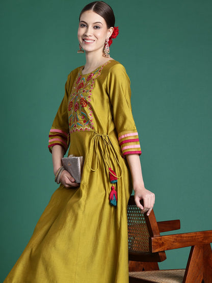 Floral Yoke Design Thread Work Liva Kurta With Trousers