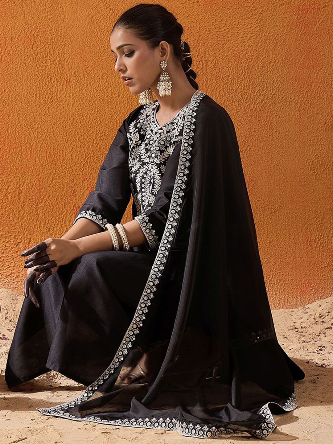 Floral Embroidered Thread Work Straight Kurta With Trousers & Dupatta