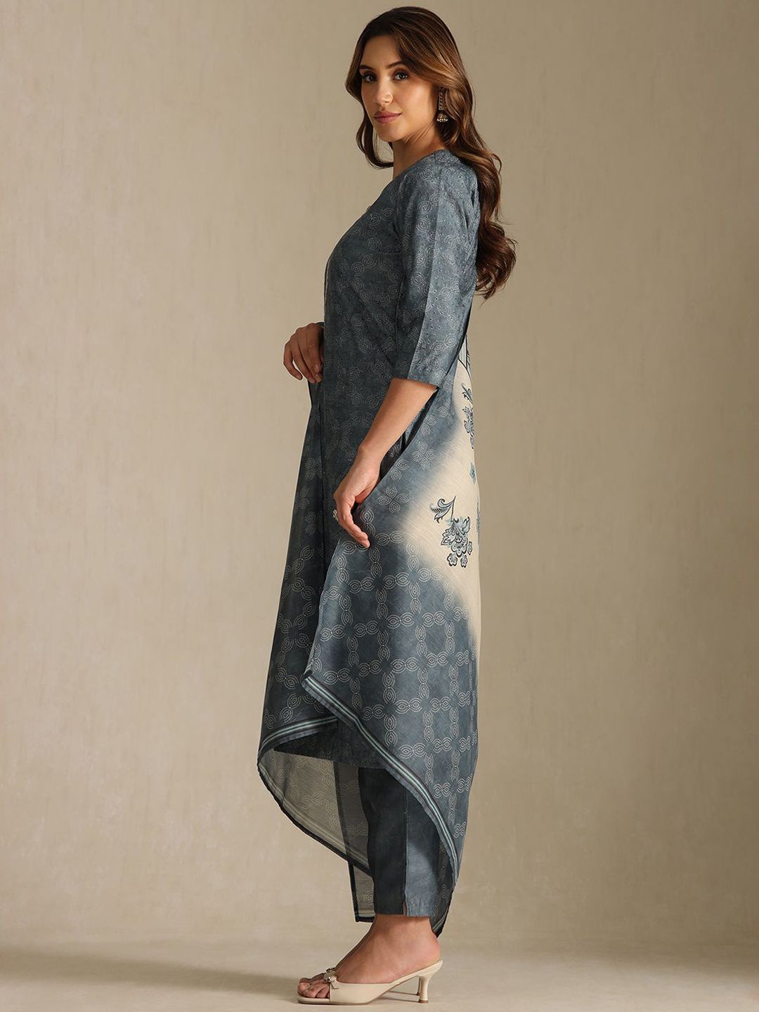 Dhiyona SO Women's Floral Printed Notch Neck Zardozi Straight Kurta With Trousers & Dupatta