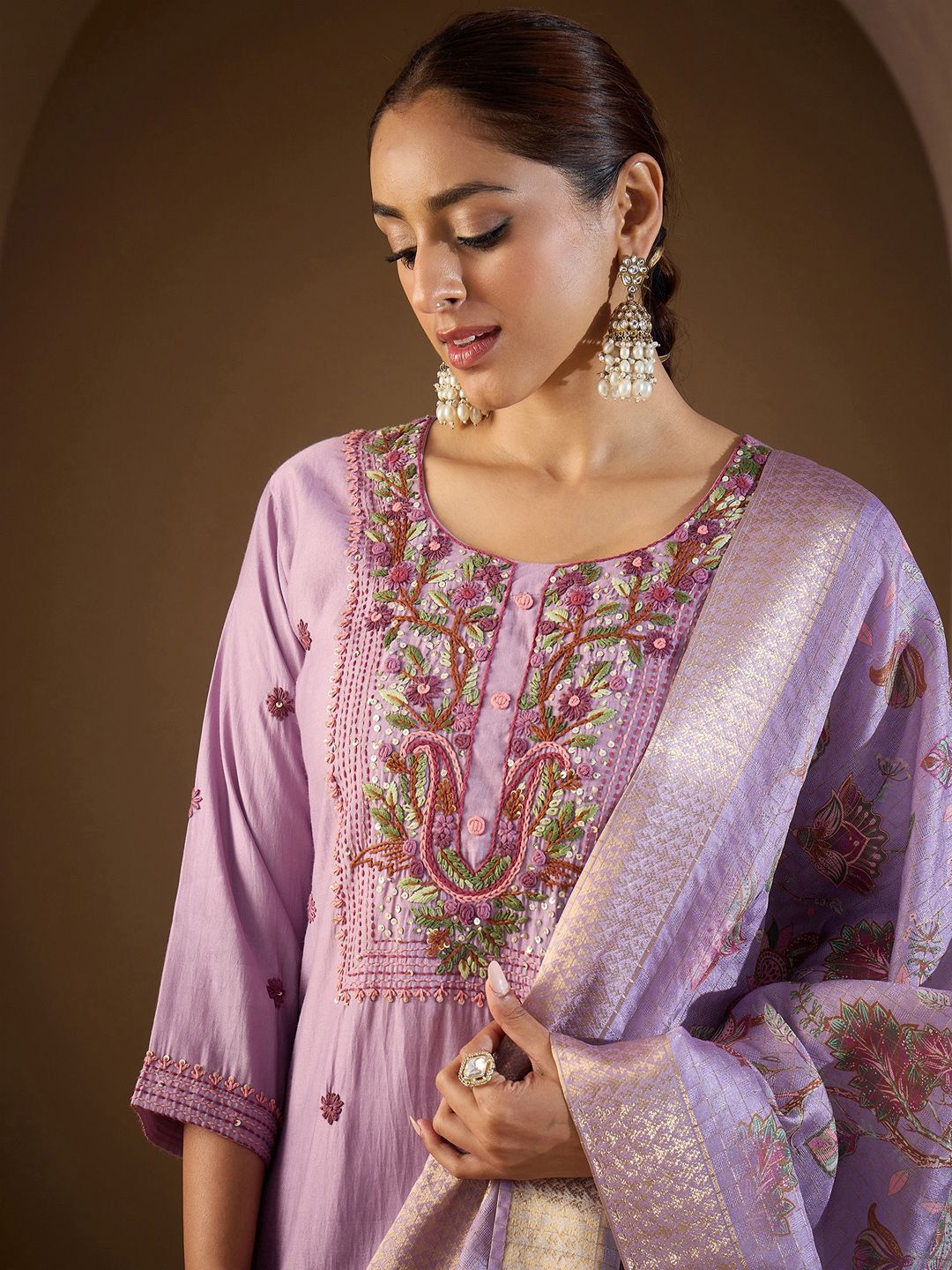 Women Floral Embroidered Regular Thread Work Kurta with Trousers & With Dupatta