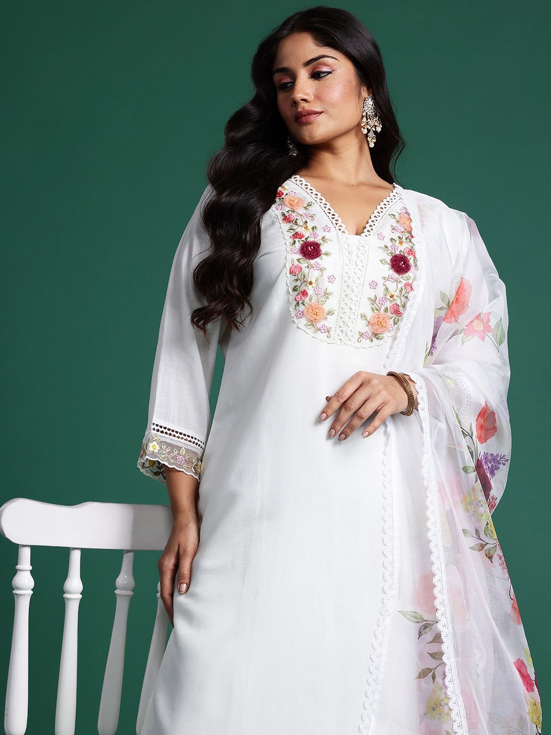 Dhiyona IE Plus Size Floral Embroidered Beads & Stones Kurta with Trousers & With Dupatta