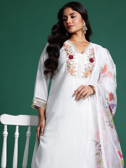 Plus Size Floral Embroidered Beads & Stones Kurta with Trousers & With Dupatta