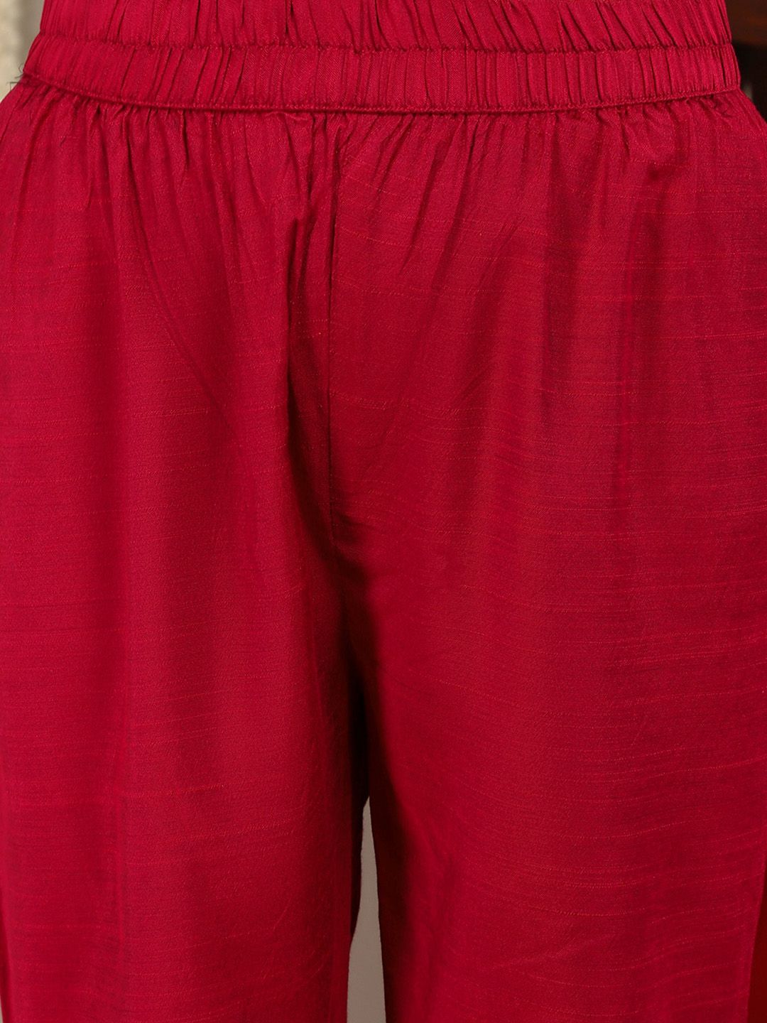 Dhiyona VA Women'sThread Work Detail Straight Kurta & Trousers With Dupatta
