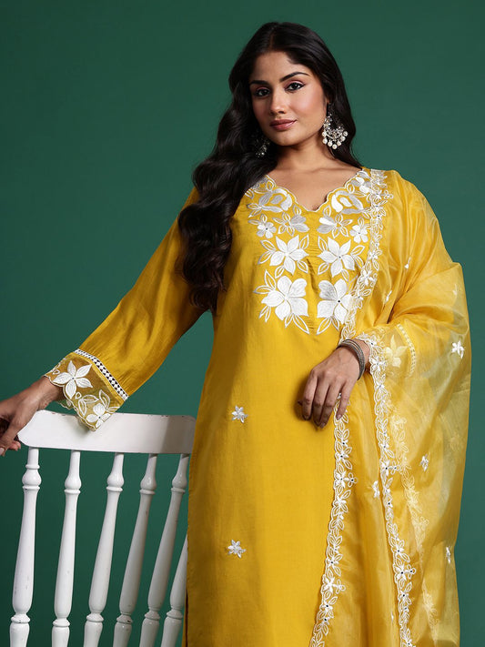 Dhiyona IE Plus Size Floral Embroidered Thread Work Kurta with Trousers & With Dupatta