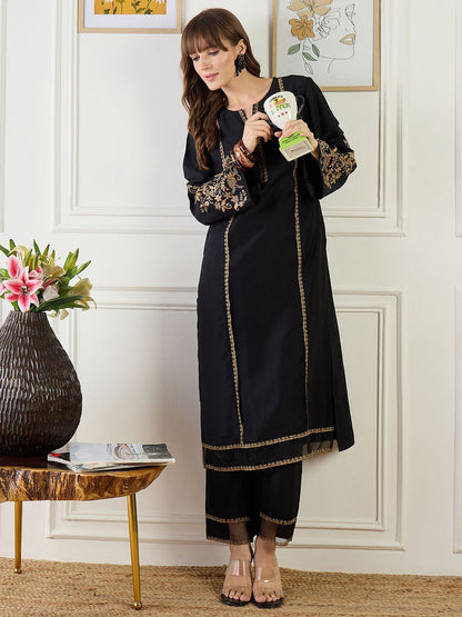 Women Ethnic Motifs Embroidered Kurta with Trousers