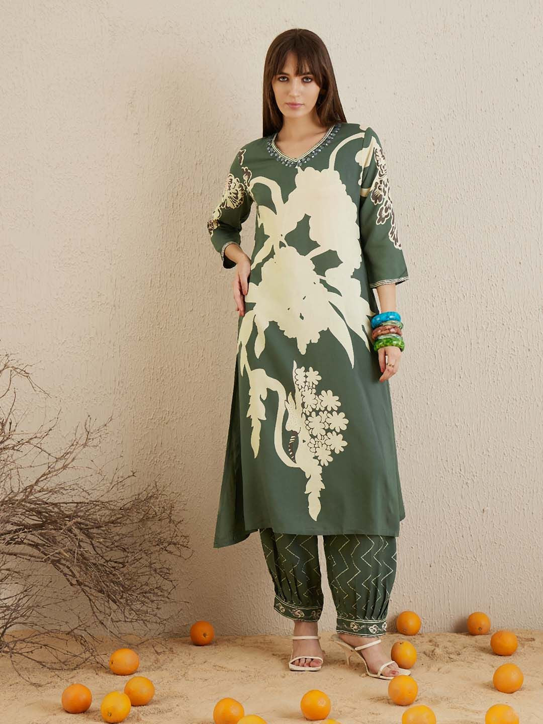 Dhiyona IE Green Floral Printed Sequinned V-Neck Straight Kurta With Salwar