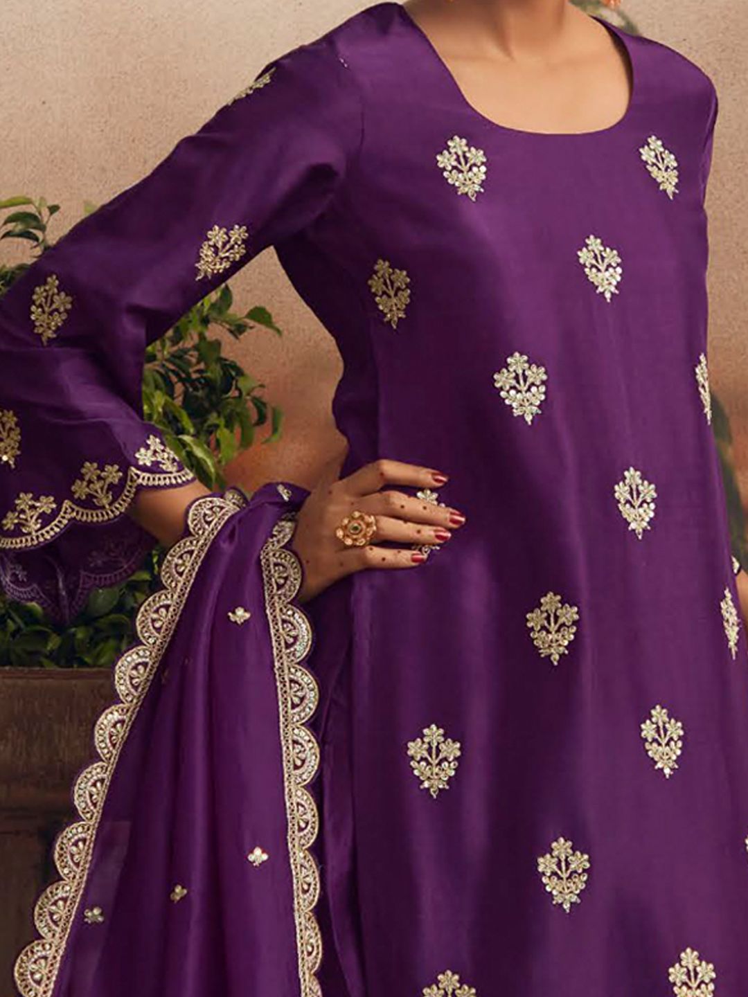 Women Ethnic Motifs Embroidered Regular Thread Work Kurta with Trousers