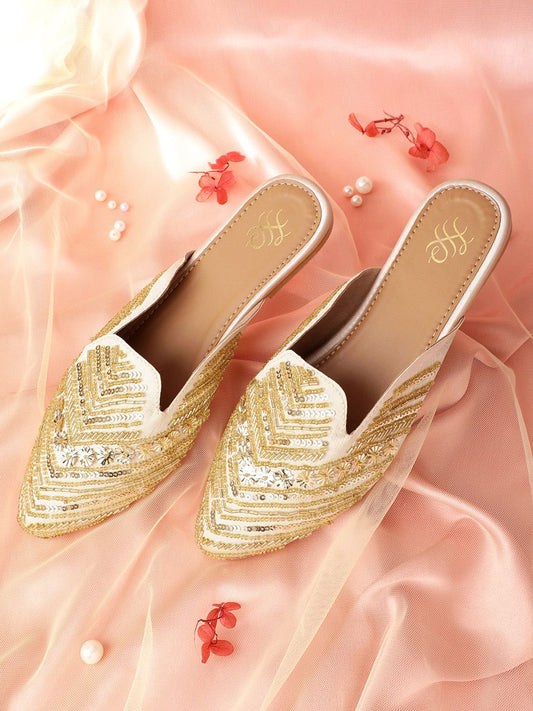 Dhiyona HOP Women Beads Embellished Ethnic Mules