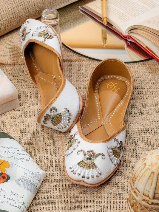 Dhiyona HOP White Embellished Round Toe Majoris