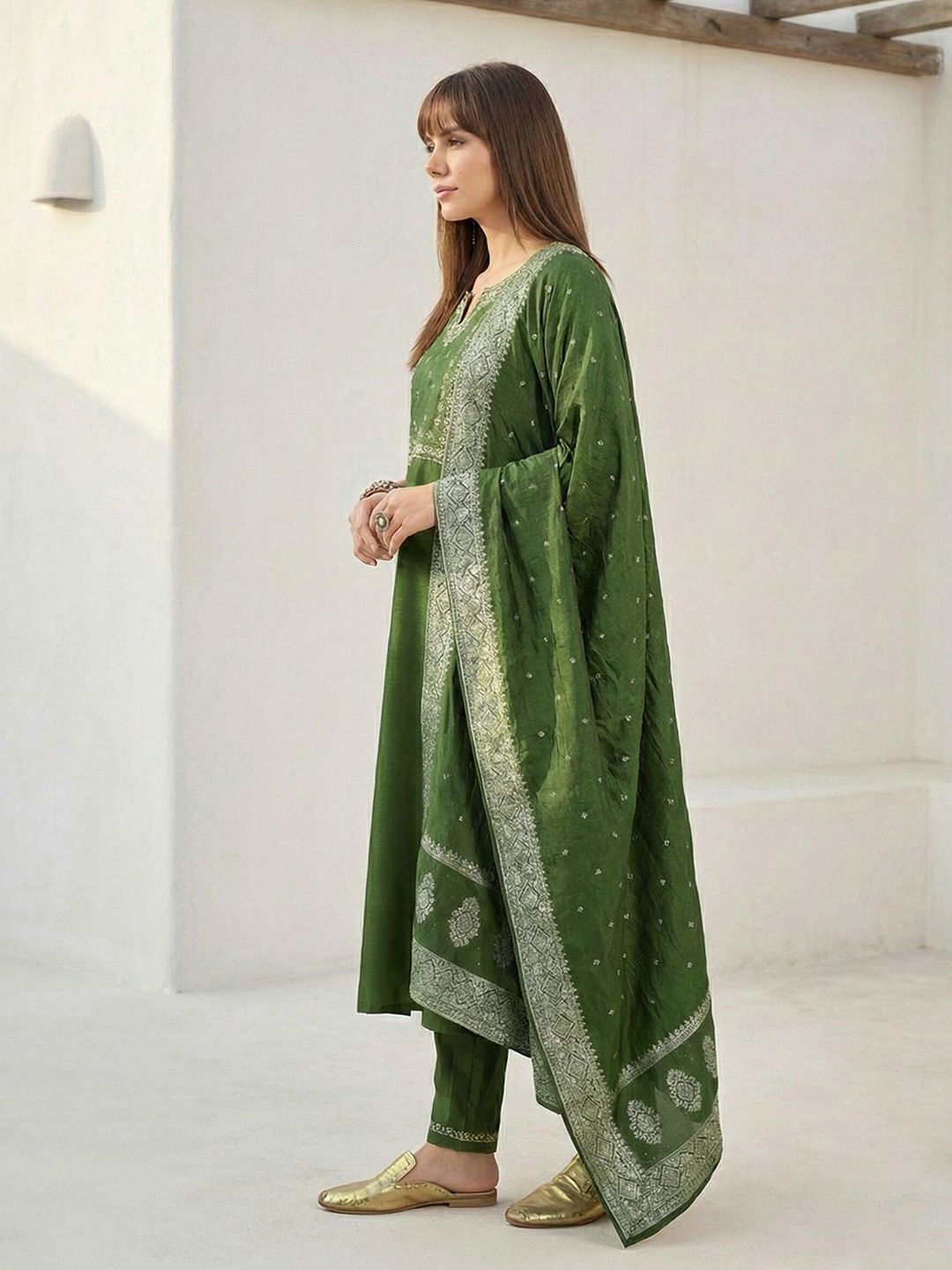 Dhiyona CH Women Ethnic Motifs Embroidered Regular Thread Work Kurta with Trousers & With Dupatta