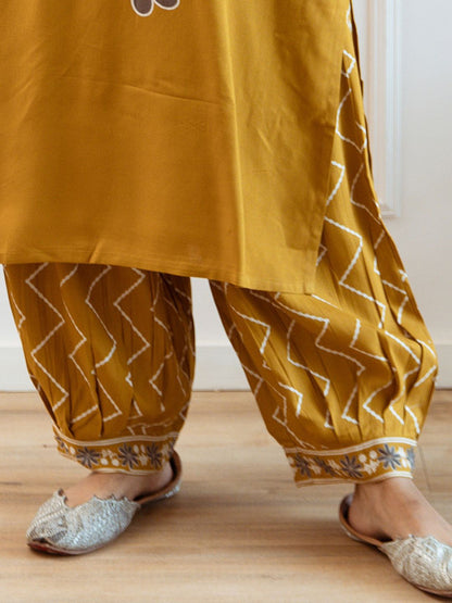 Women Embroidered Regular Beads and Stones Kurta with Trousers