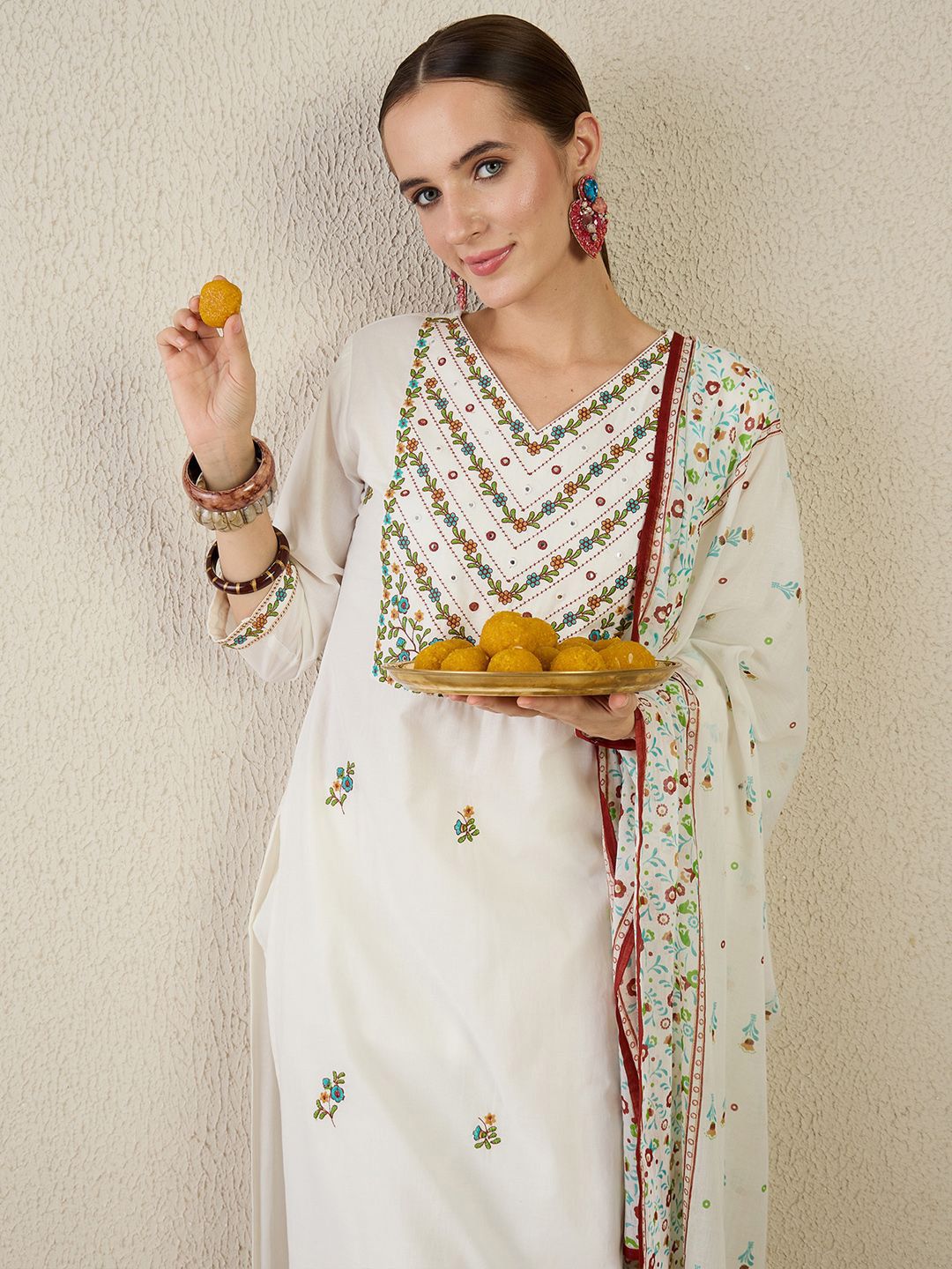 Women Ethnic Motifs Printed Cotton Kurta with Trousers & Dupatta