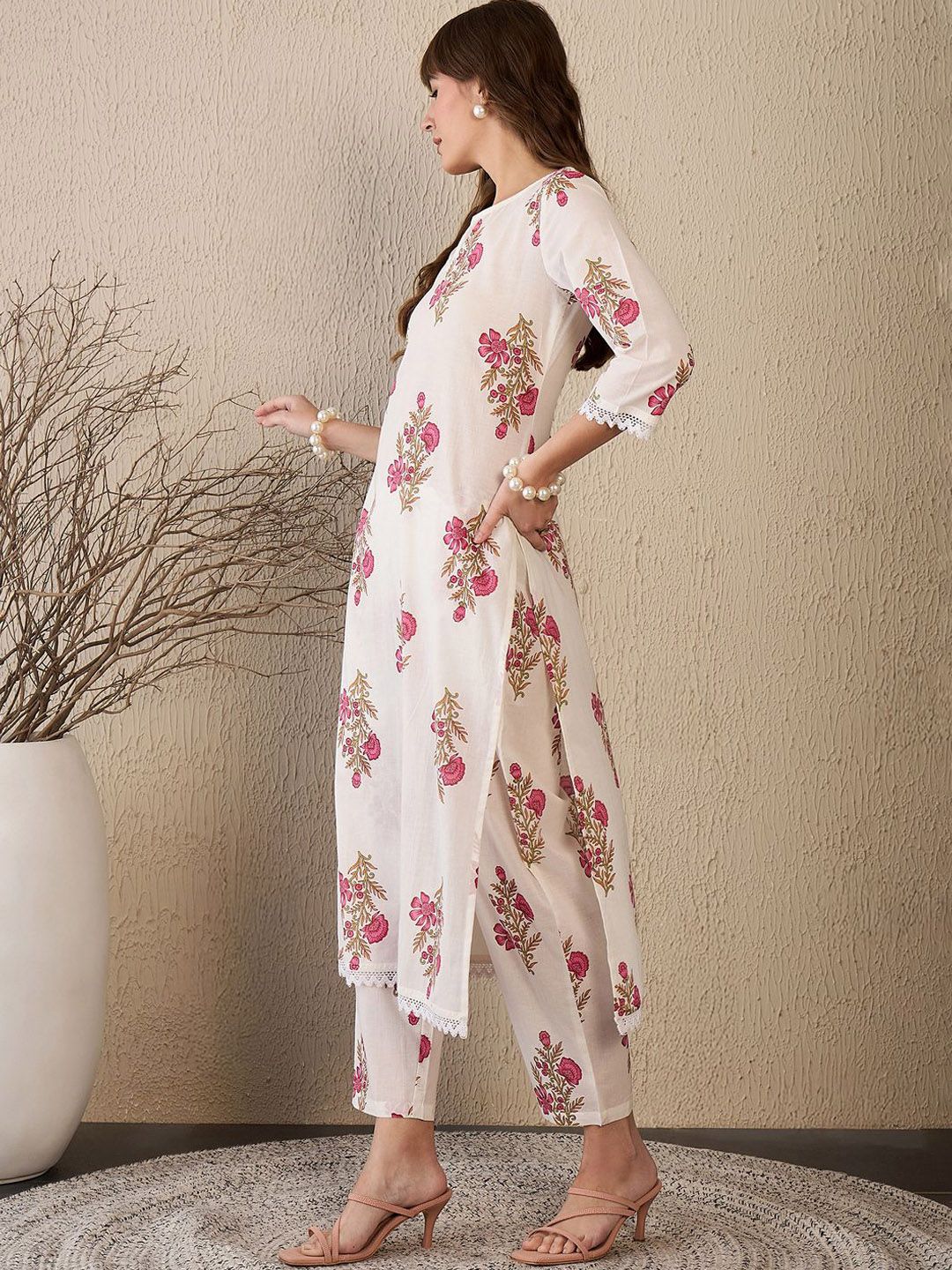 Women Floral Printed Regular Pure Cotton Kurta with Trousers