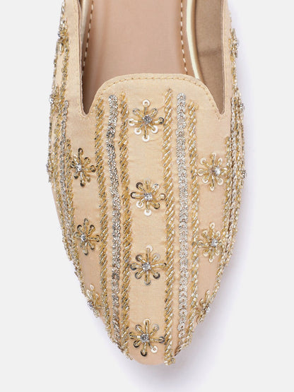 Dhiyona HOP Women Embroidered Ethnic Mules