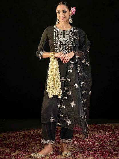 Ethnic Motifs Embroidered Gotta Patti Straight Kurta with Trousers & Dupatta