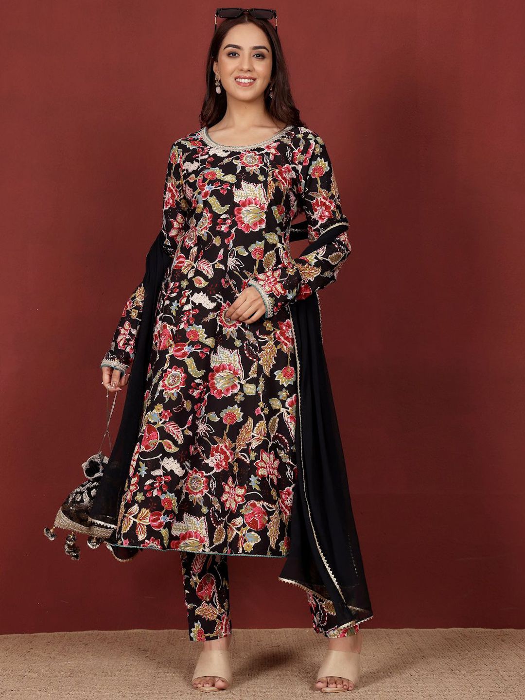 Dhiyona VA Women'sFloral Printed Thread Work Pure Cotton Kurta With Trousers & Dupatta