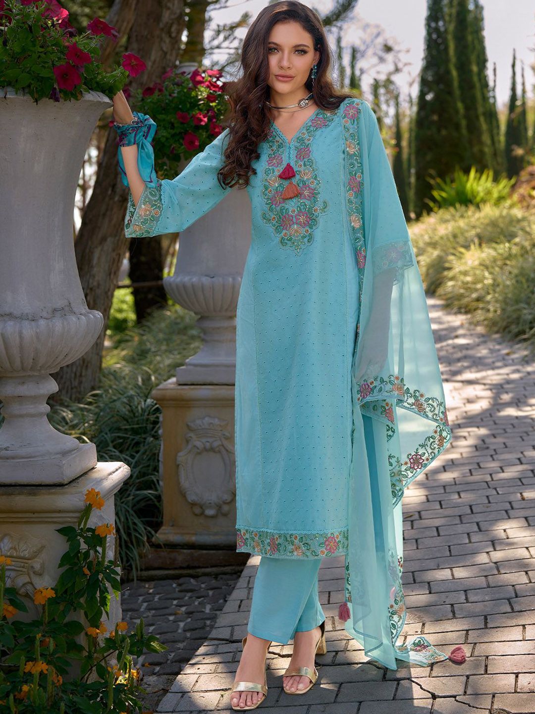 Floral Embroidered V Neck Pure Cotton Kurta With Trousers & Dupatta
