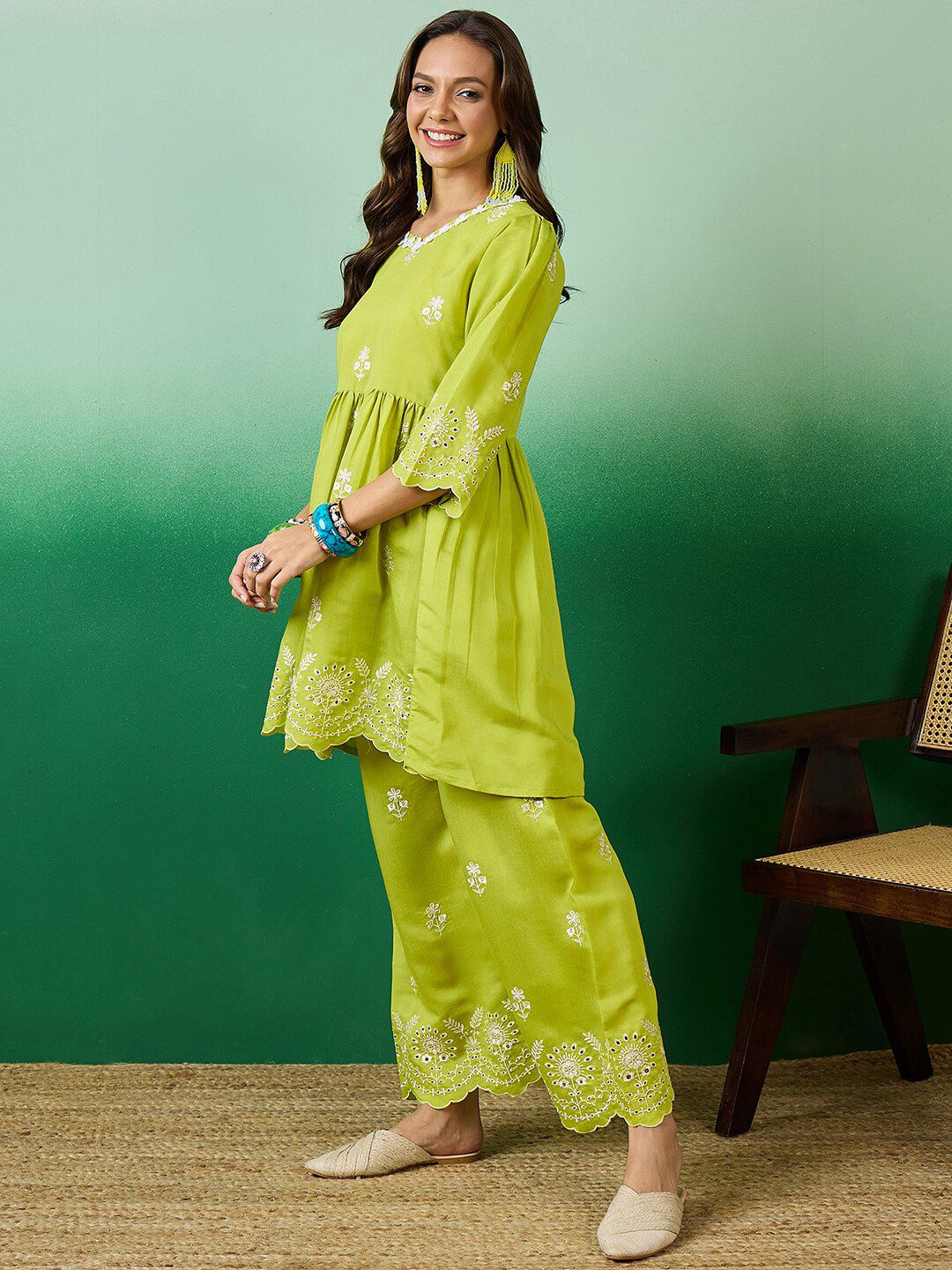 Dhiyona SN Women's Floral Embroidered V-Neck Kurti With Palazzo