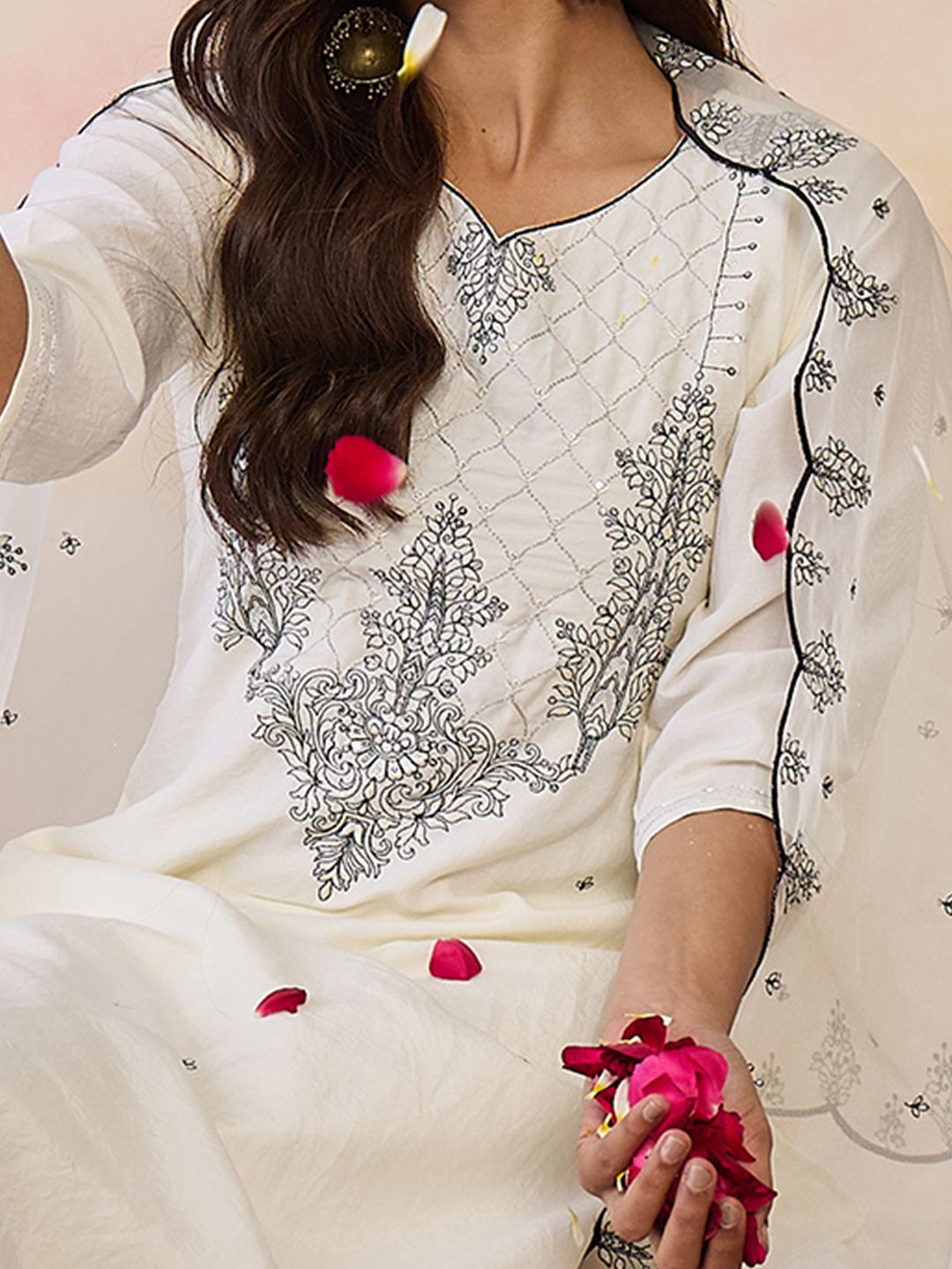 Dhiyona IE Women Ethnic Motifs Embroidered Regular Thread Work Kurta with Trousers & With Dupatta