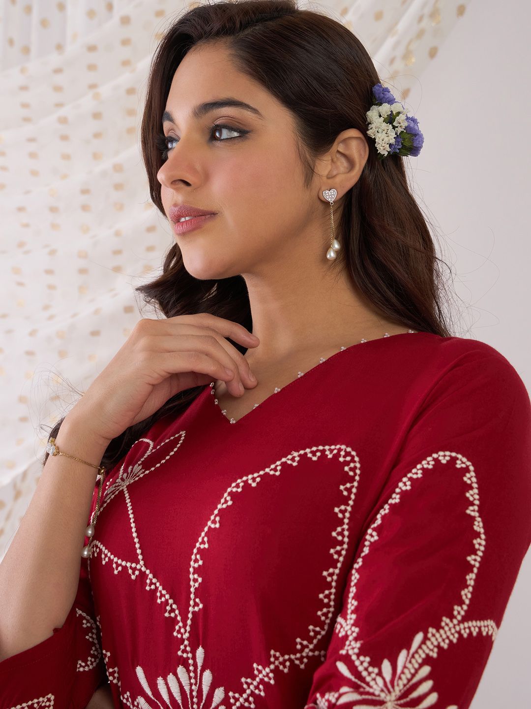 Dhiyona IE Floral Embroidered Beads And Stones Straight Kurta With Palazzos