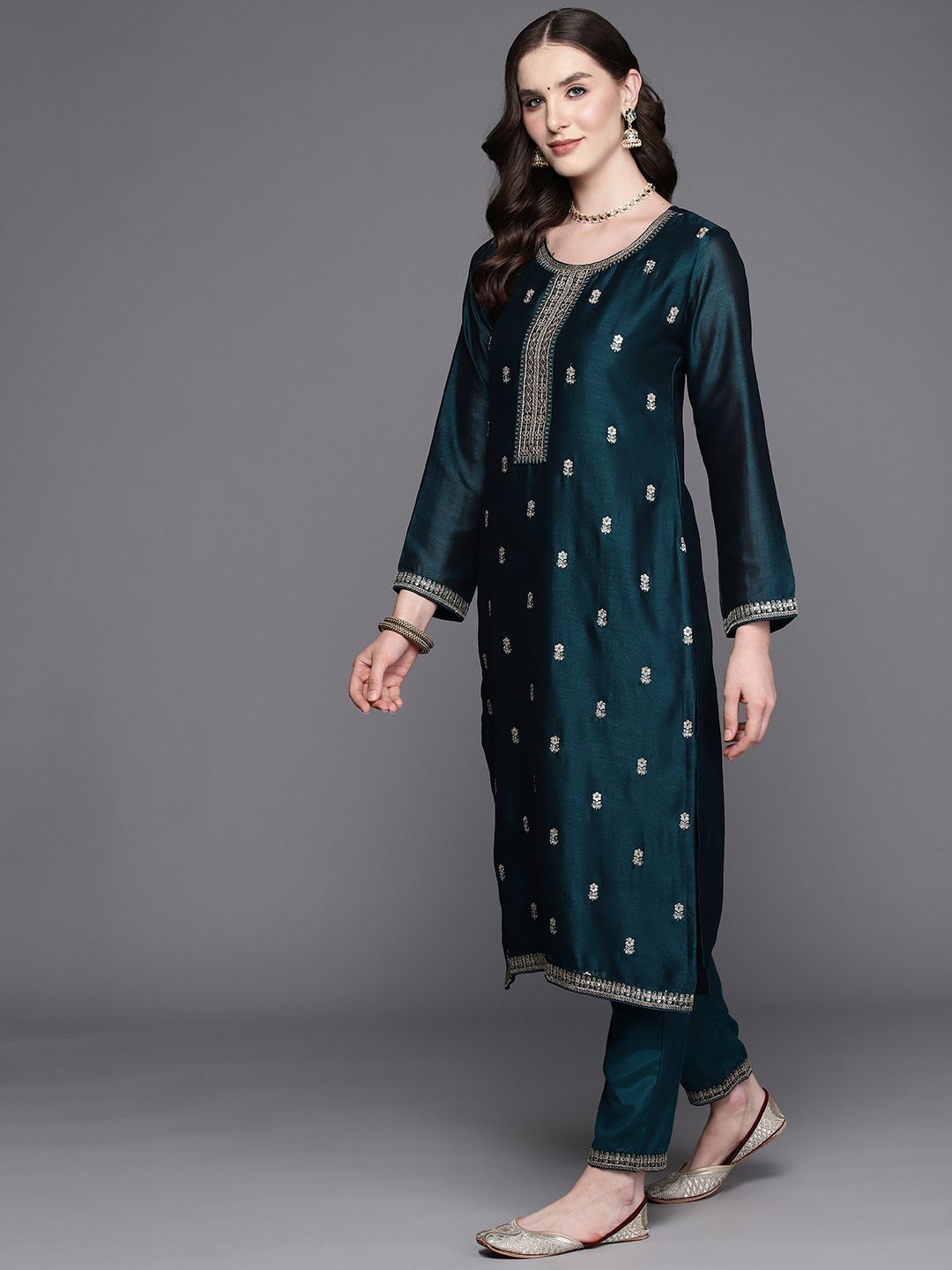 Floral Embroidered Regular Sequinned Kurta with Trousers & Dupatta
