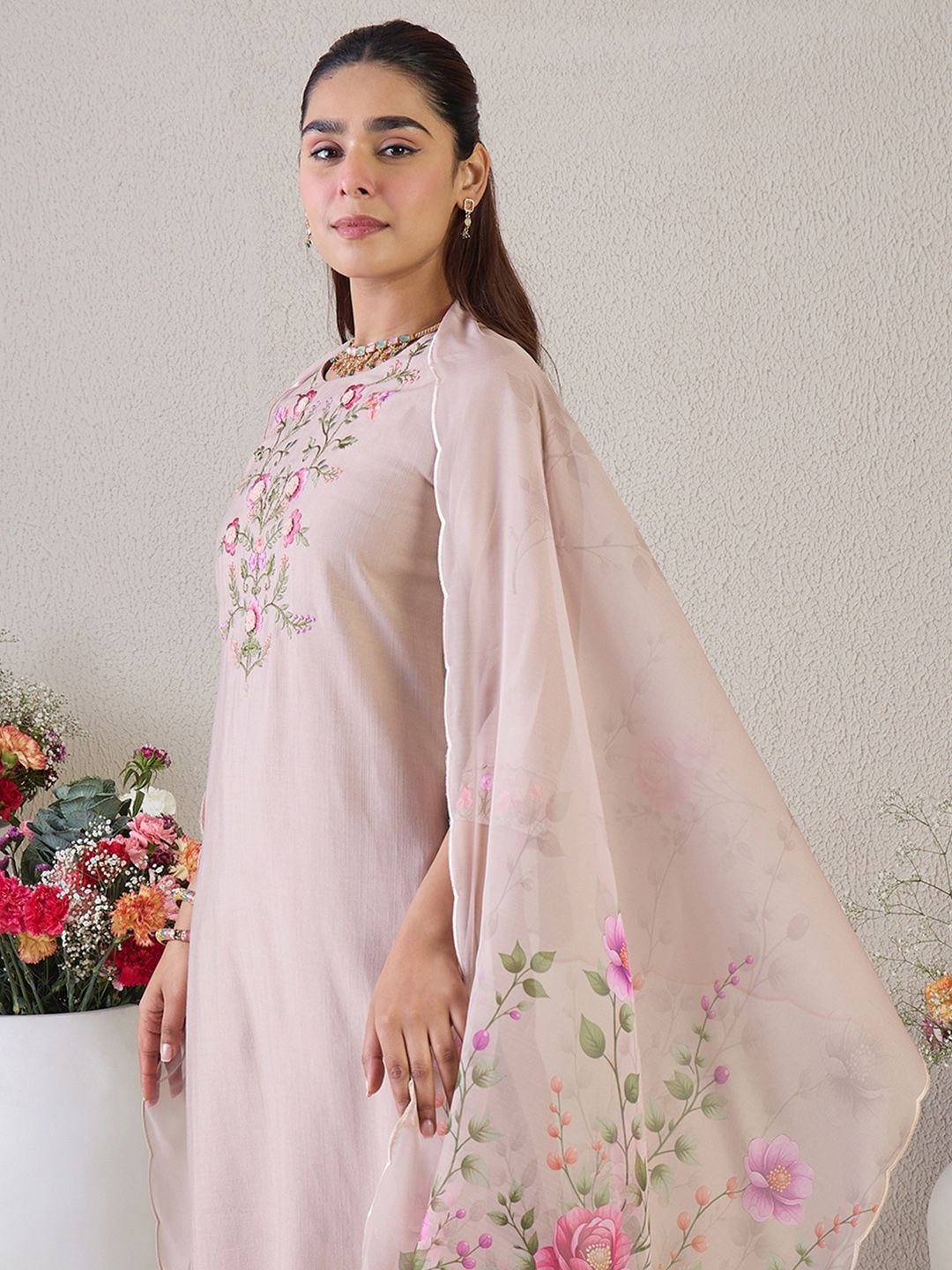 Floral Yoke Design Round Neck Thread Work Straight Kurta & Trousers & Dupatta