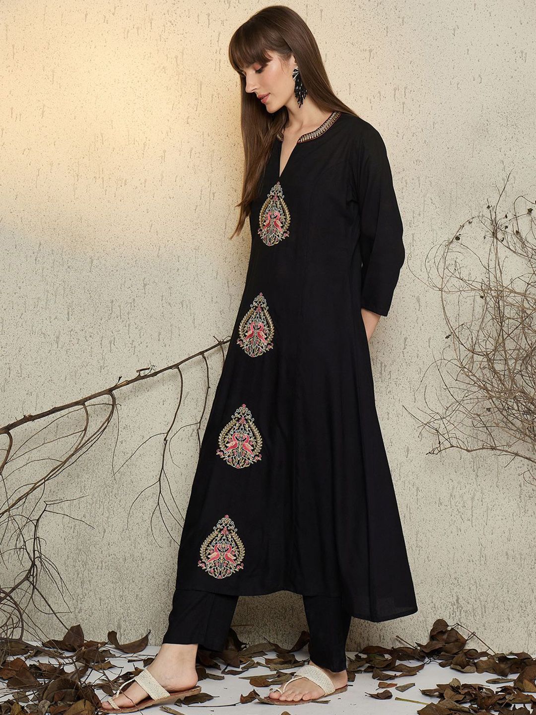 Ethnic Motifs Embroidered Mandarin Collar A-Line Thread Work Kurta With Trouser