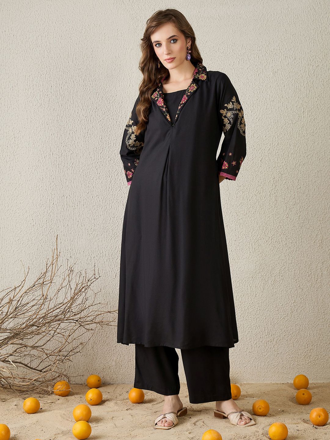 Women Floral Embroidered Regular Thread Work Kurta with Trousers