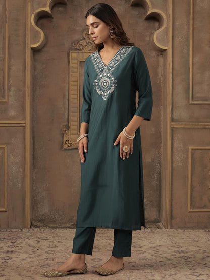 Ethnic Motifs Yoke Design V-Neck Thread Work Straight Kurta With Trousers