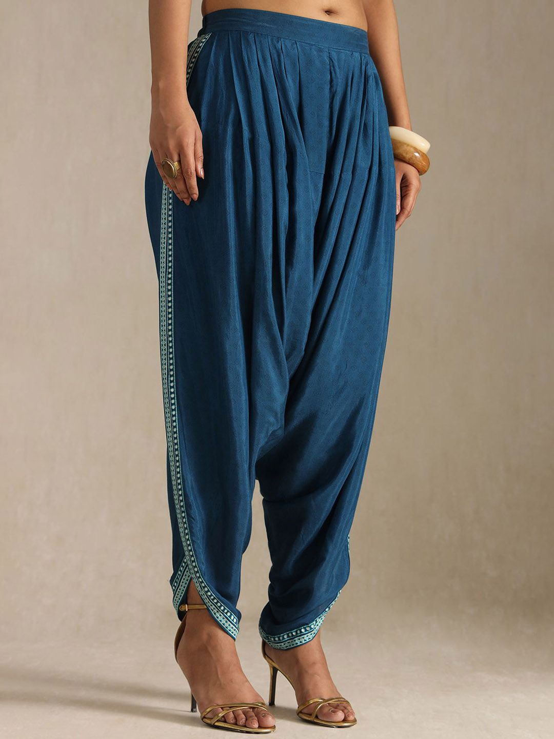 Dhiyona SO Women's Women Ethnic Motifs Printed Kurta with Trousers