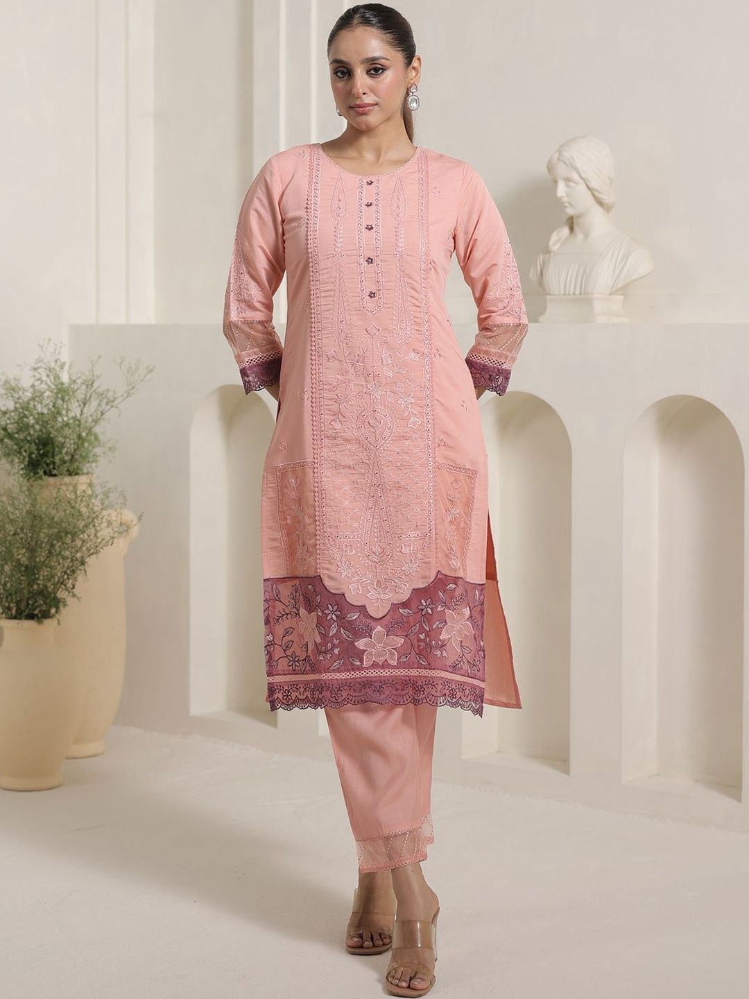 Women Floral Embroidered Regular Thread Work Kurta with Trousers & With Dupatta