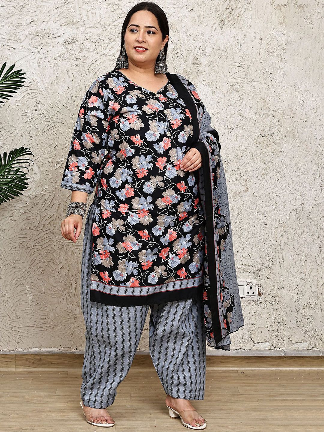 Dhiyona KL Floral Printed Round Neck Straight Kurta With Salwar & Dupatta