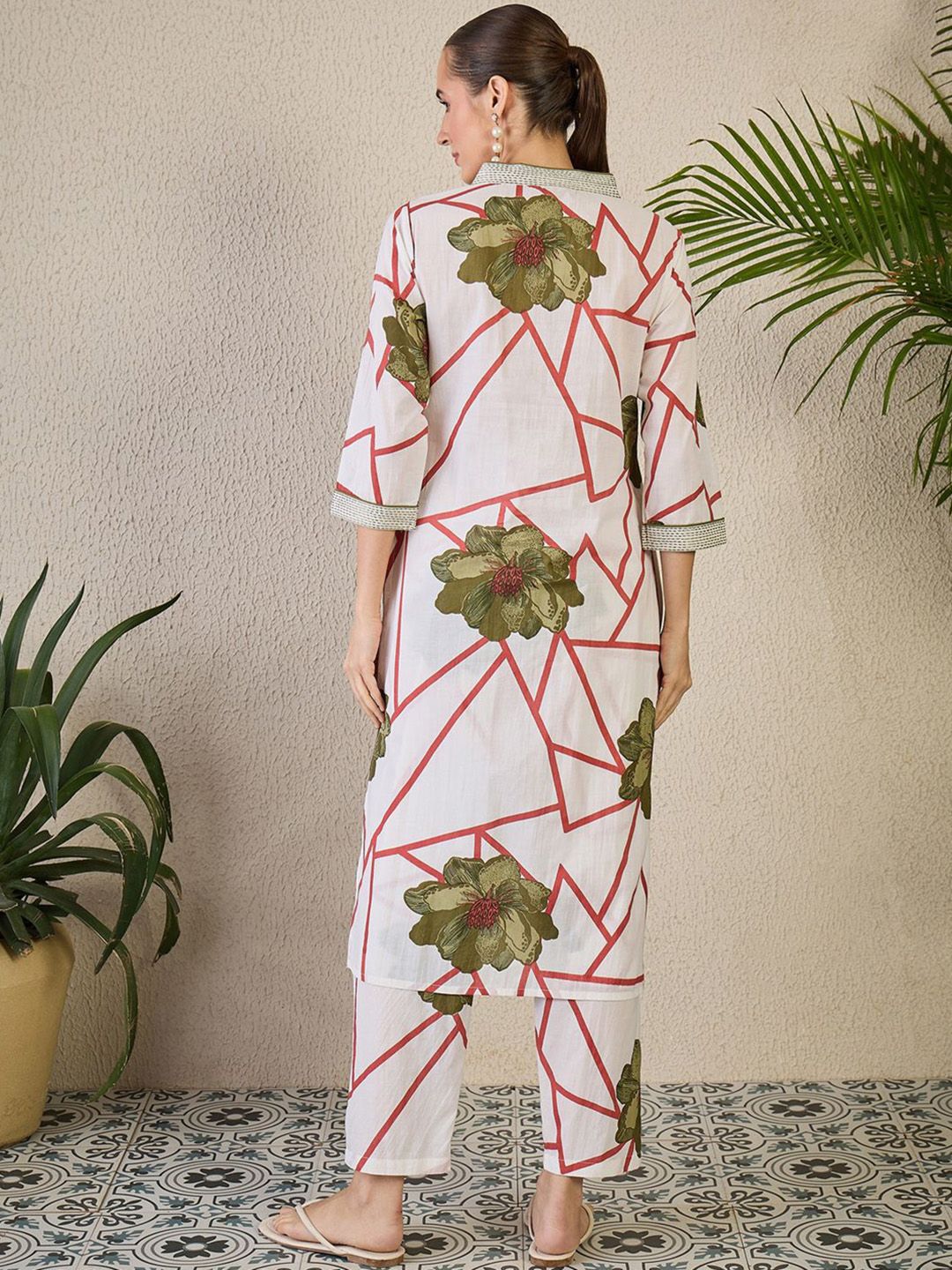 Dhiyona IE Floral Printed V-Neck Straight Pure Cotton Kurta With Trousers