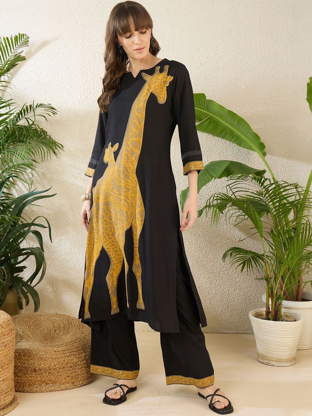 Dhiyona IE Printed V-Neck Three-Quarter Sleeves Tunic And Trousers