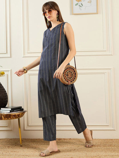 Dhiyona IE Geometric Printed V-Neck Pure Cotton Straight Kurta With Trousers