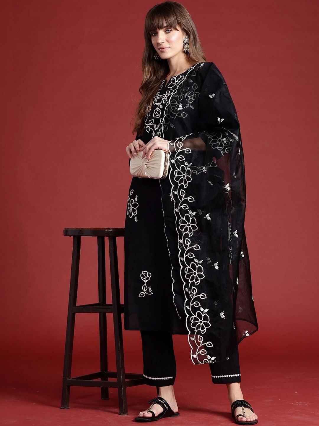 Women Floral Embroidered Regular Thread Work Kurta with Trousers & With Dupatta