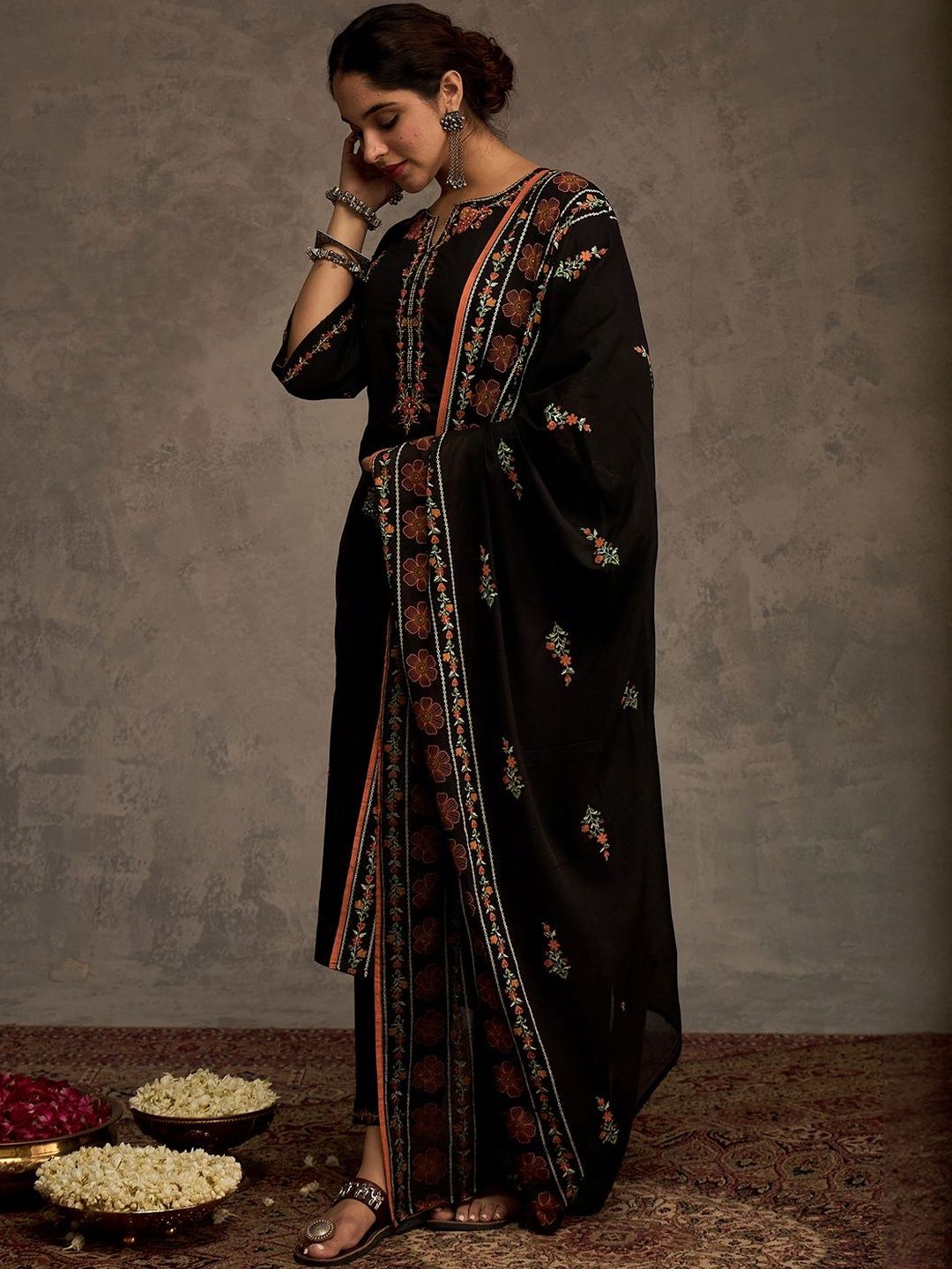Women Embroidered Thread Work Pure Cotton Kurta with Trousers & Dupatta