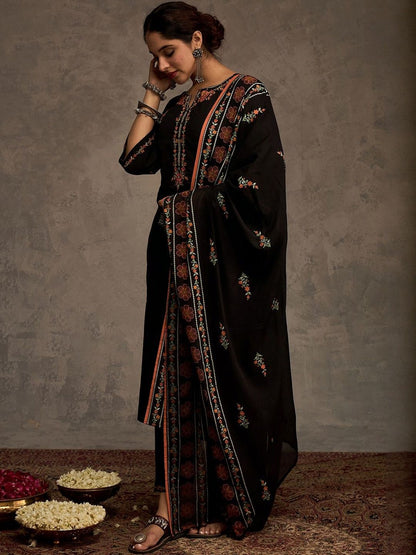 Women Embroidered Thread Work Pure Cotton Kurta with Trousers & Dupatta