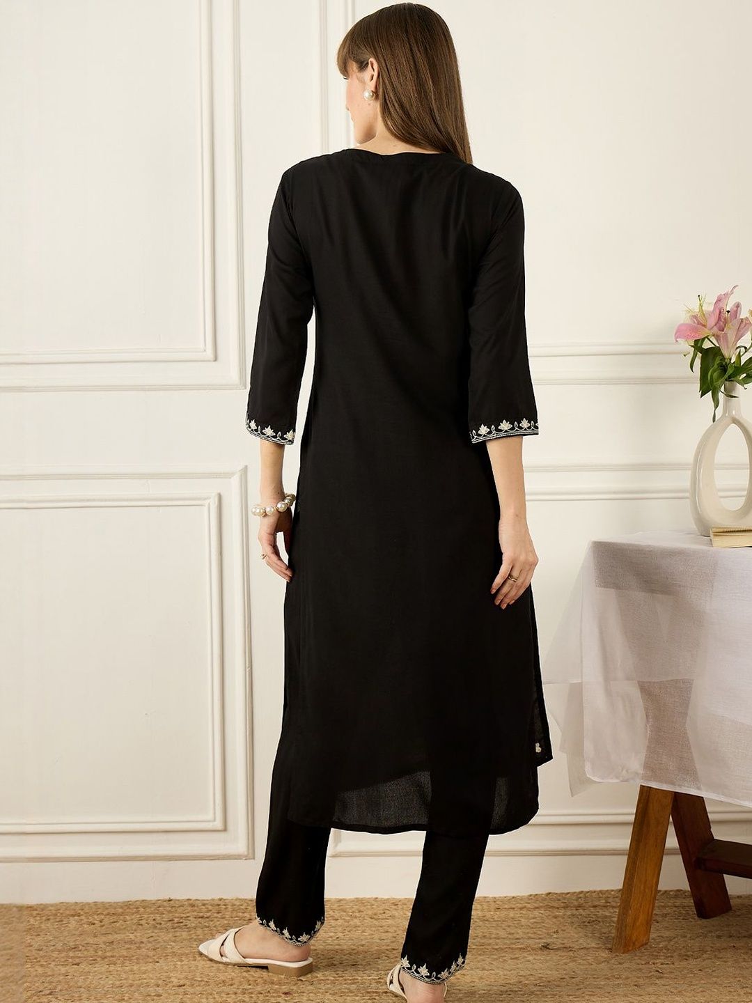 Dhiyona IE Embroidered Round Neck Three-Quarter Sleeves Tunic And Trousers