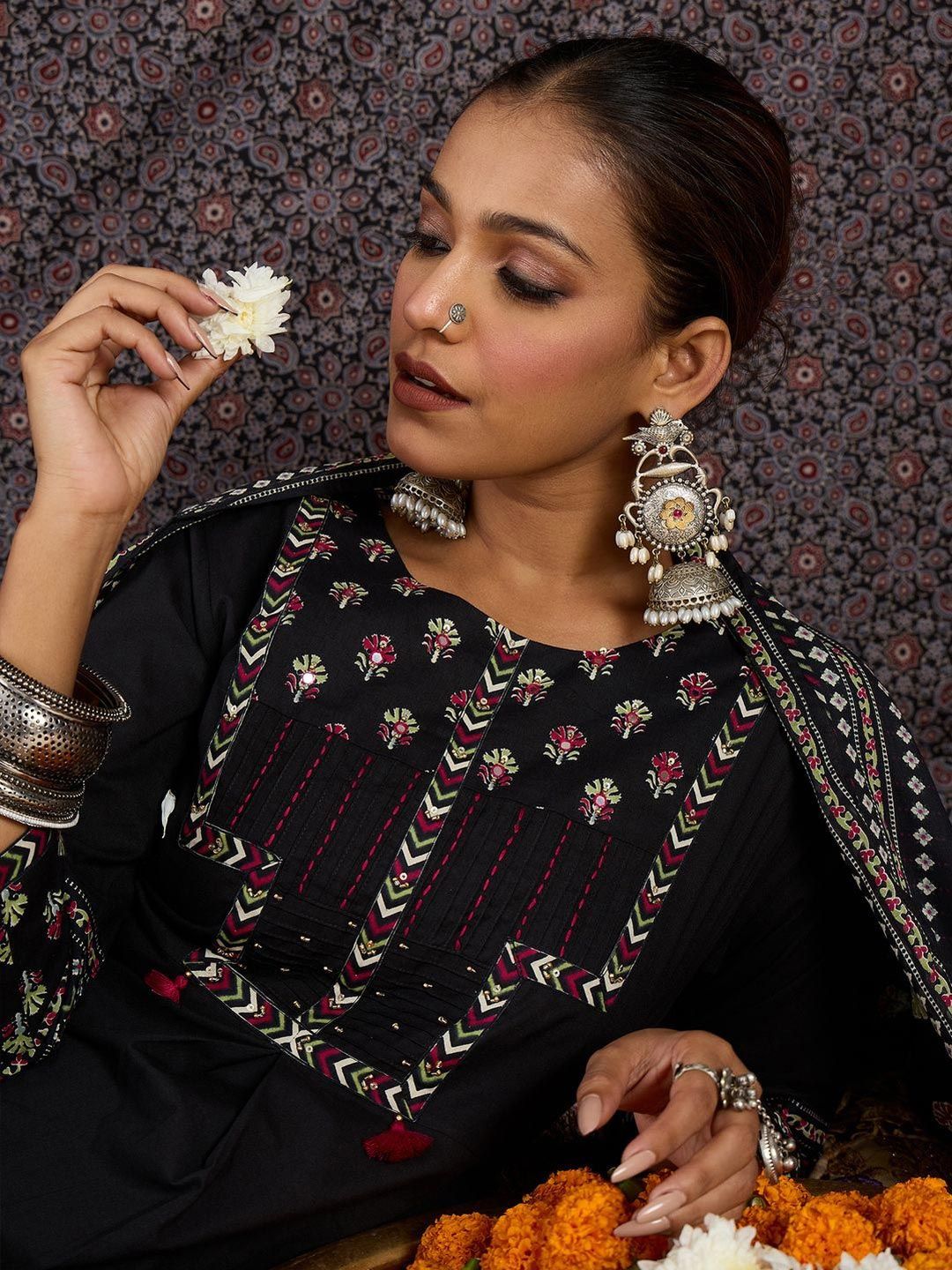 Women Ethnic Motifs Embroidered Regular Thread Work Pure Cotton Kurta with Trousers & With Dupatta