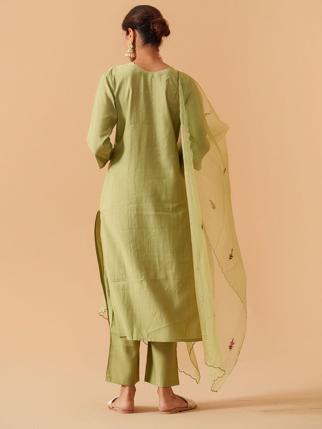 Dhiyona PD Women Embroidered Straight Kurta With Trousers & Dupatta